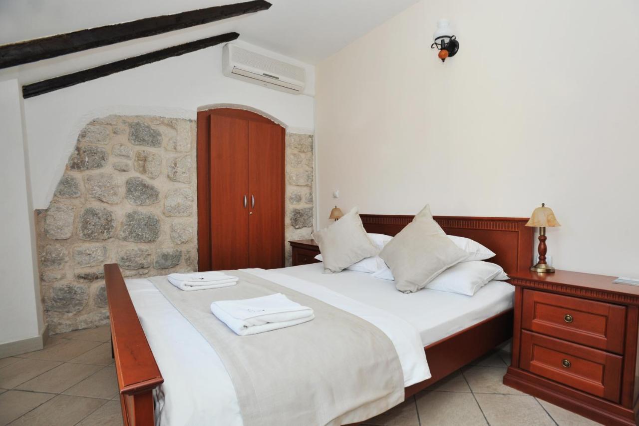 Lady Of The Rocks Apartments Perast Eksteriør billede