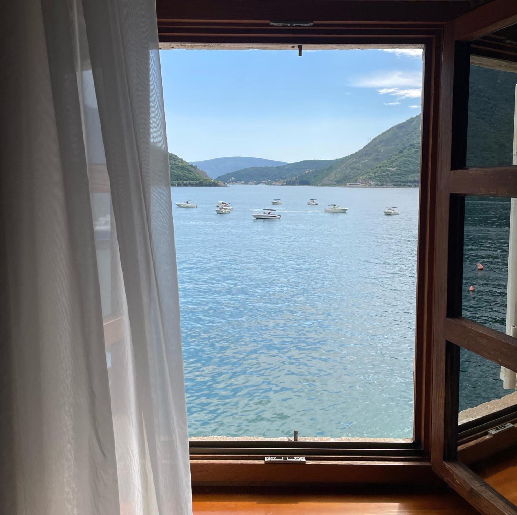 Lady Of The Rocks Apartments Perast Eksteriør billede